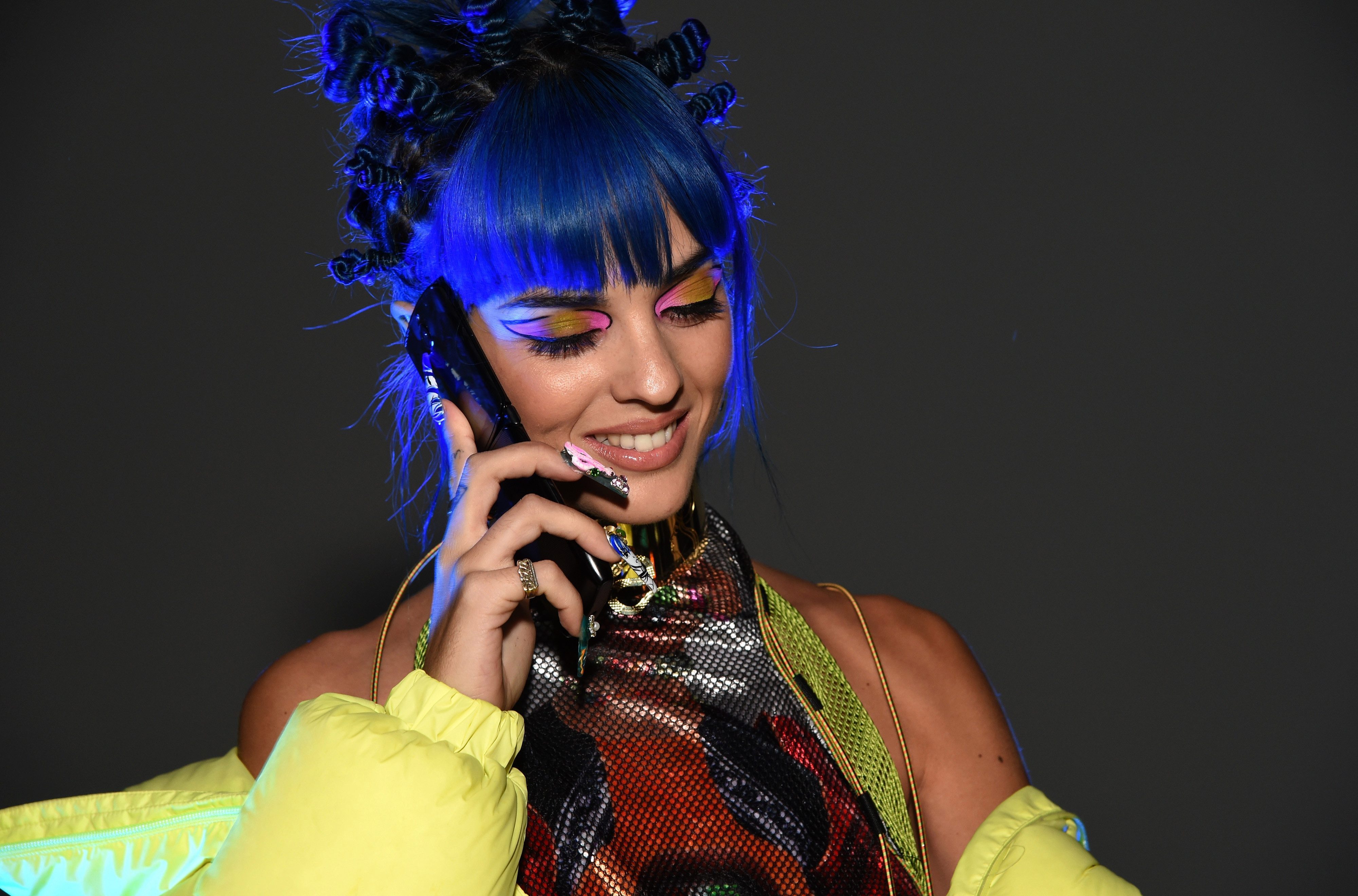   Người mẫu Sita Abellan tham dự lễ ra mắt Razr tại Los Angeles vào tháng 11 năm 2019