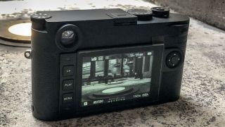 Leica M10 đơn sắc