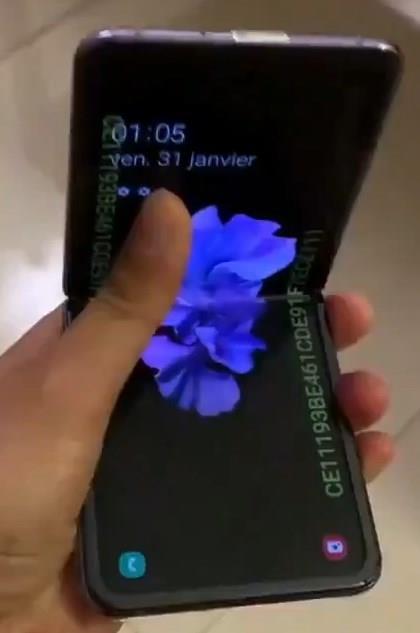 Samsung Galaxy Video quay tay Z Flip bị rò rỉ