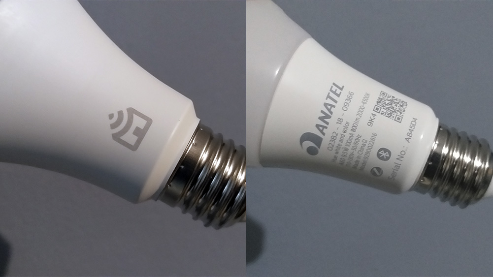 Hai hình ảnh, cạnh nhau, cho thấy phần phù hợp của đèn Positivo, ở bên trái; và Philips, bên phải