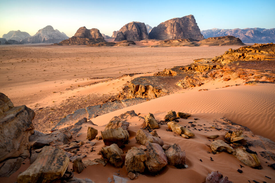 Một hình ảnh của một phong cảnh ở Wadi Rum, Jordan. Đánh giá máy ảnh Nikon Z7.