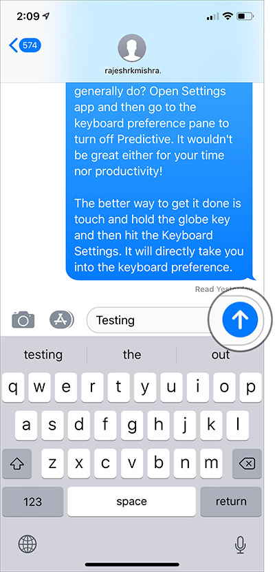 Chạm và giữ nút mũi tên trong iMessage trên iPhone