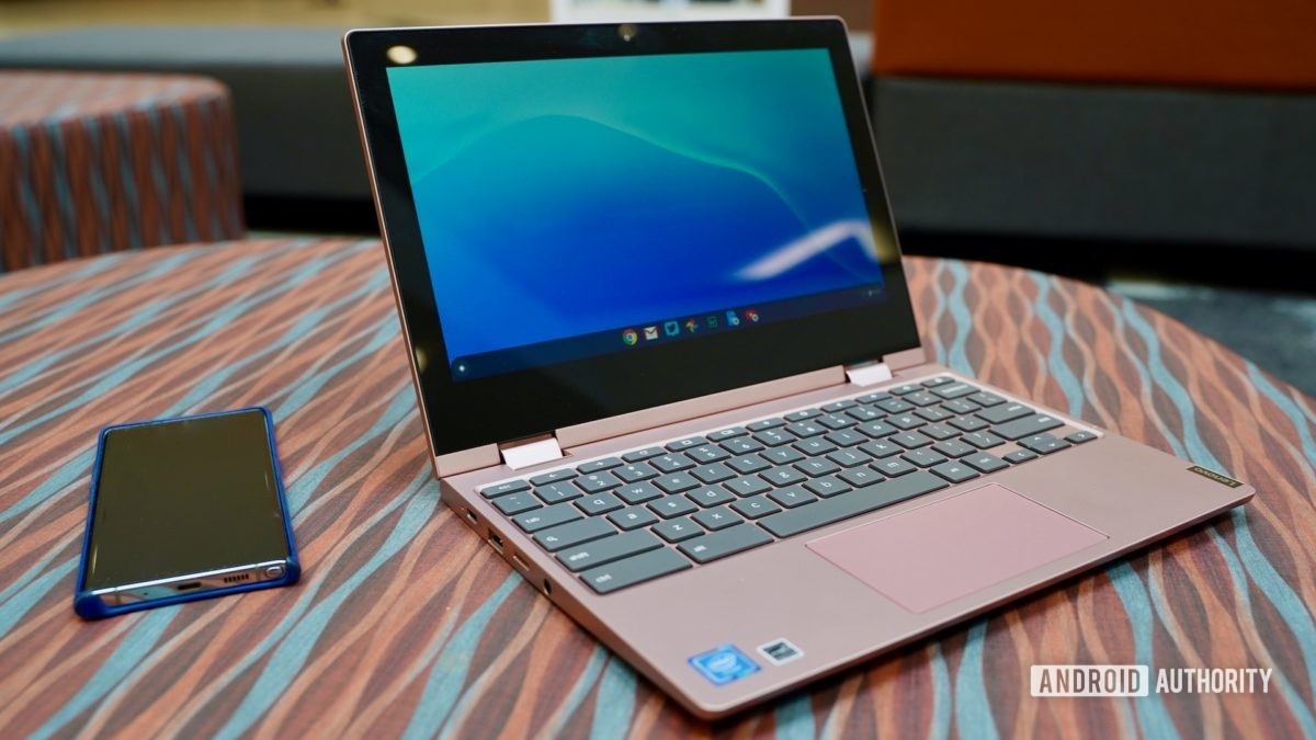 Đánh giá Lenovo Chromebook C340 xem trước mở bằng điện thoại