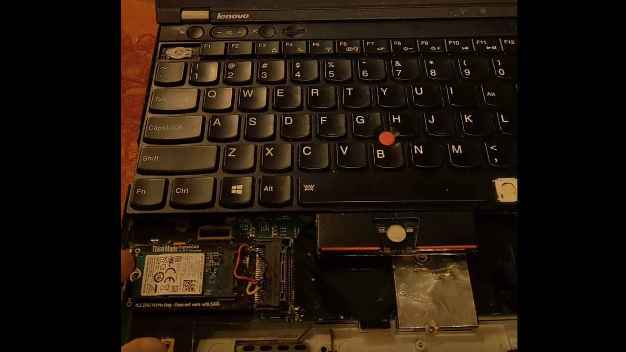Đối với ThinkPad cũ: Trang bị thêm NVMe SSD bằng bộ chuyển đổi ExpressCard