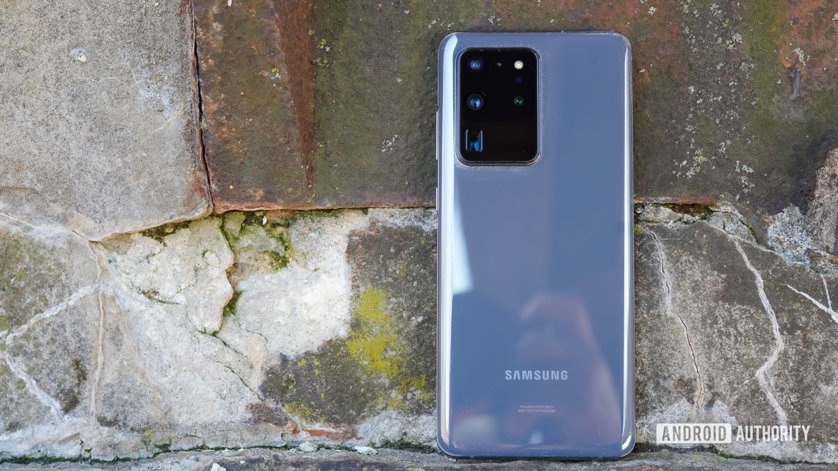 Samsung Galaxy S20 Ultra chống lại đá