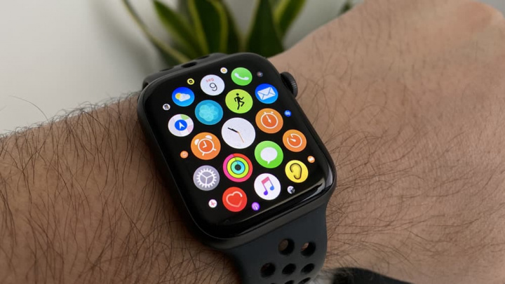 Gambar jam tangan pintar dari Apple