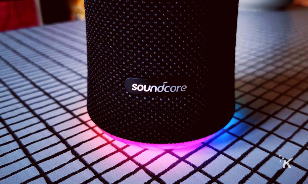 Bình luận: Soundcore Flare 2 - bữa tiệc cho đôi tai (và đôi mắt)