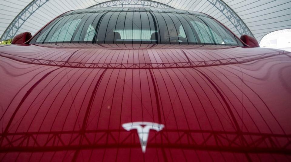 Chiếc xe Tesla ngay lập tức tương thích với Netflix, YouTube dòng: Elon Musk
