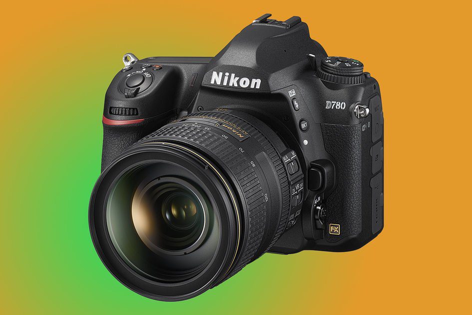 Nikon D780 dicerminkan dalam perekaman video, untuk menunjukkan bahwa DSLR…