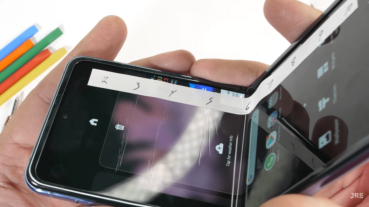Samsung Galaxy Z Flip thất bại trong toàn bộ bài kiểm tra độ bền của JerryRig, dễ bị trầy xước ...