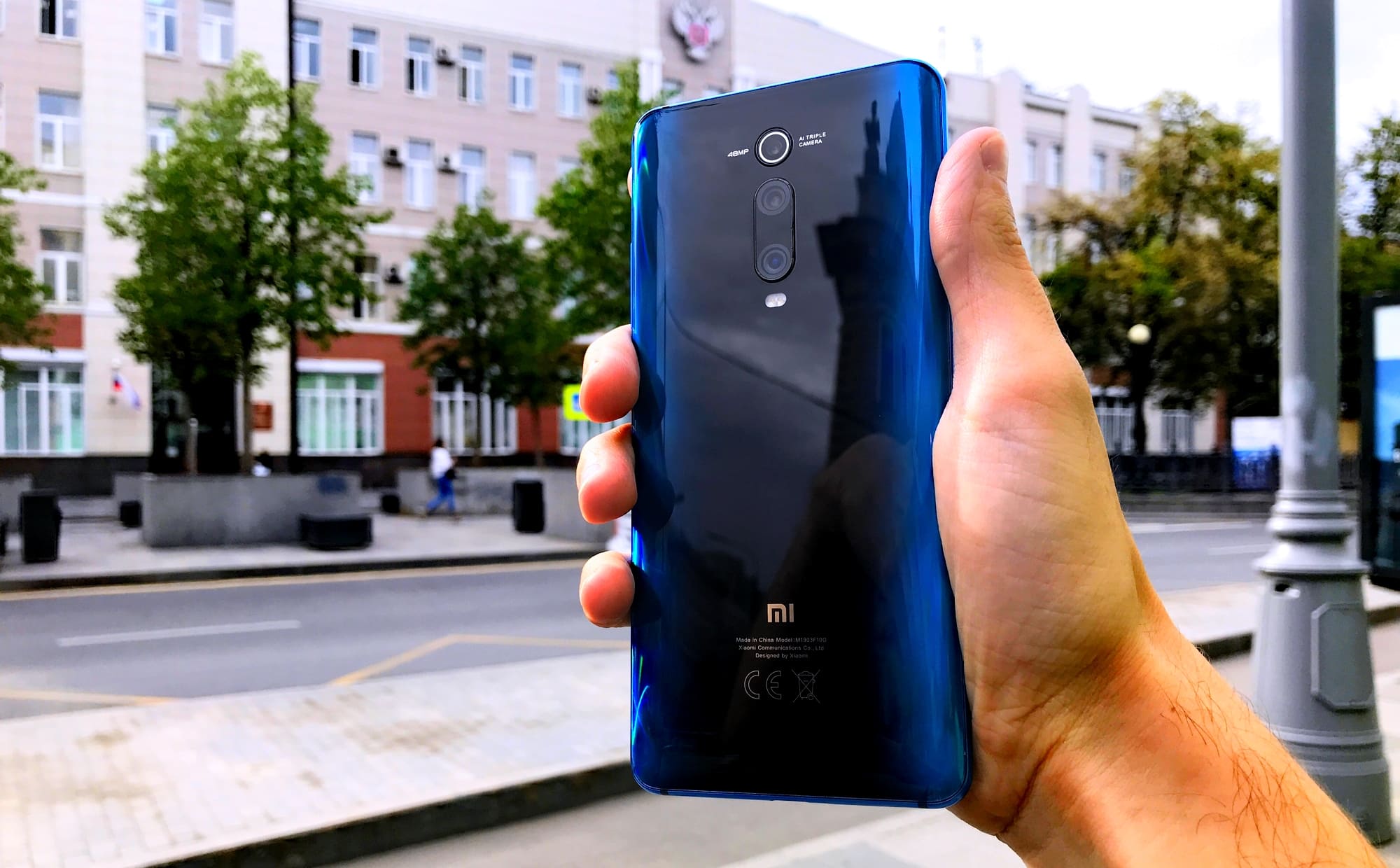 Xiaomi Mi 9T Pro: ulasan tentang smartphone dengan kamera yang dapat ditarik