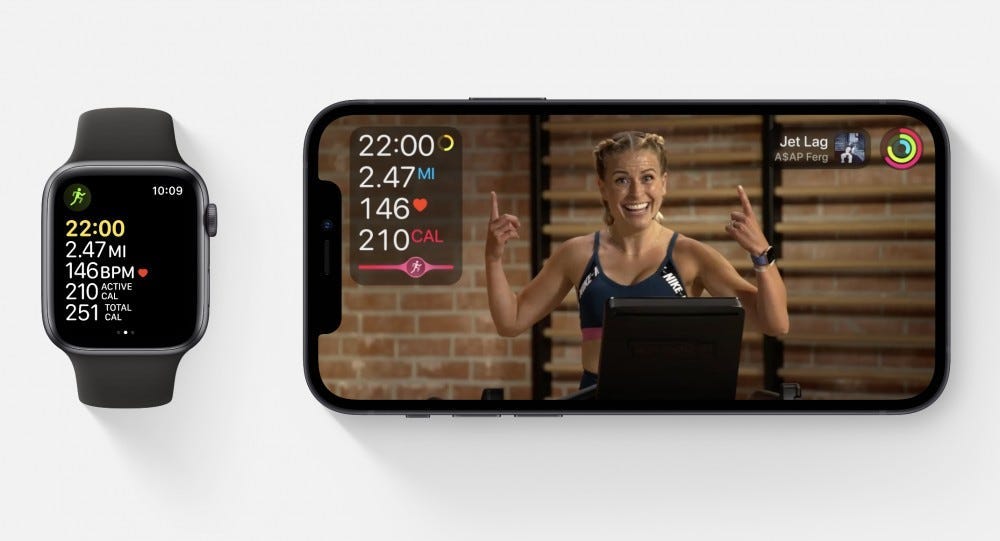 đồng hồ apple và iphone hiển thị thể dục +