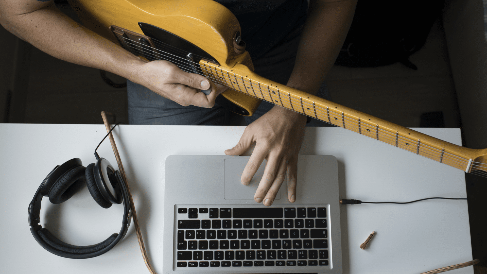 7 appar och webbplatser för gitarrlektioner som har Shred