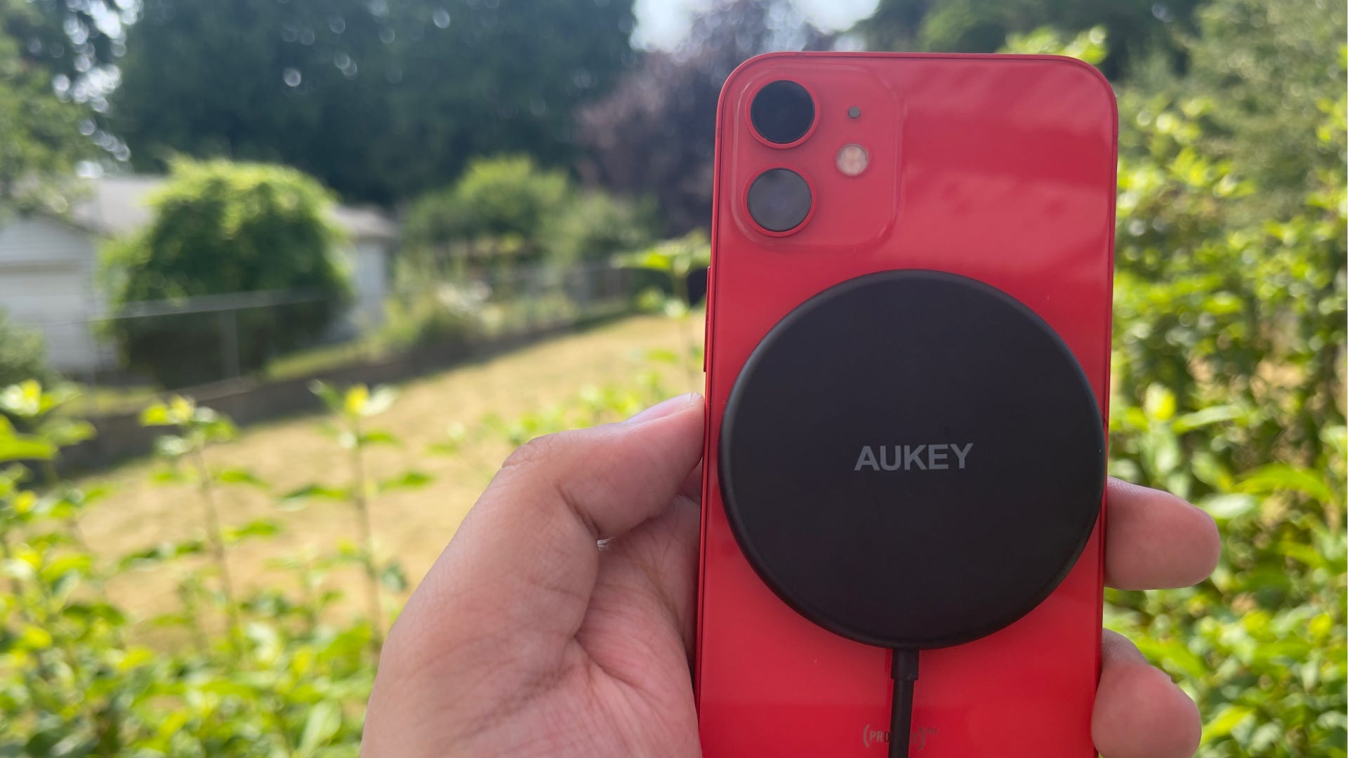 Aukey Aircore Wireless Charger Review: Ett alternativ till Apples Magsafe Charger