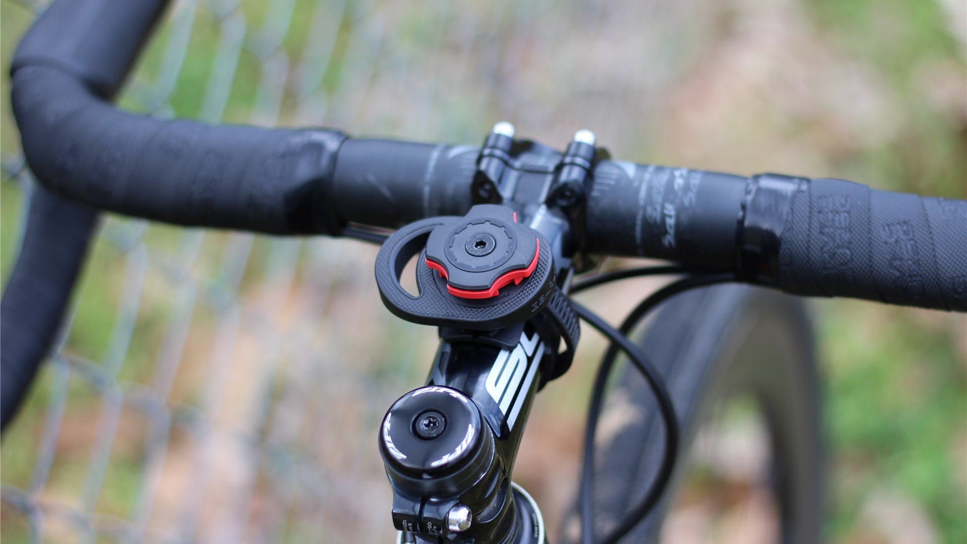 Giá đỡ thân gắn vào xe đạp sỏi / xe đạp đua Cannondale CAADX. 