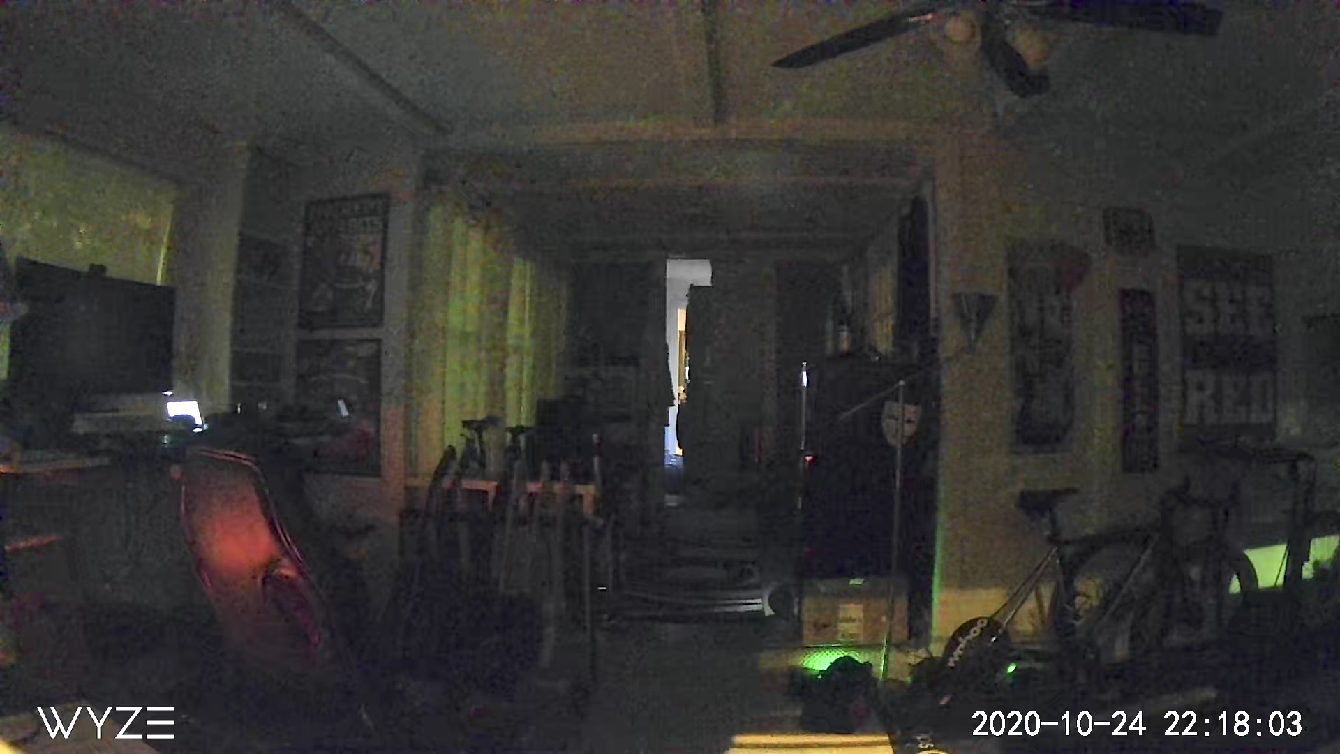 Một ví dụ về cảm biến ánh sáng sao của Wyze Cam v3 trong nhà