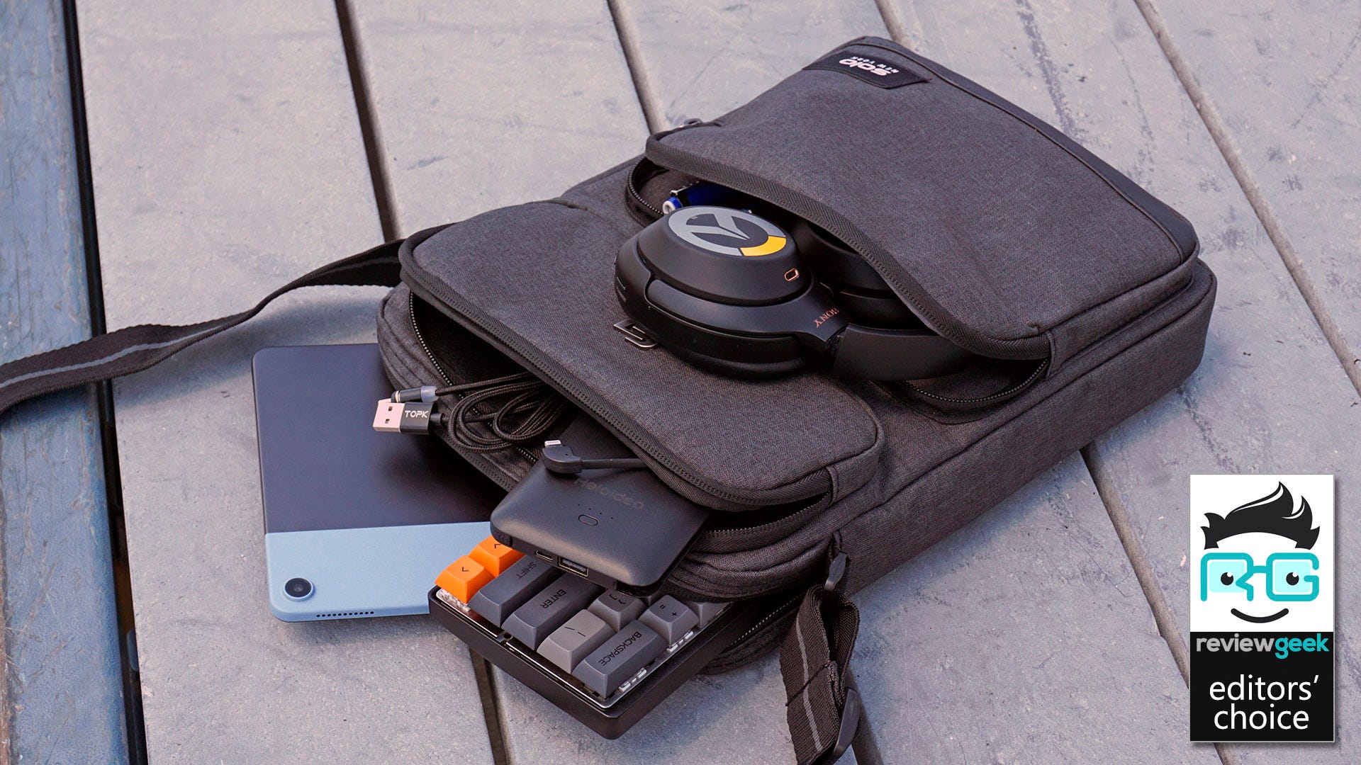 Solo Ludlow Tablet Sling là một chiếc túi nhỏ hoàn hảo cho những chuyến đi nhỏ trên máy tính xách tay