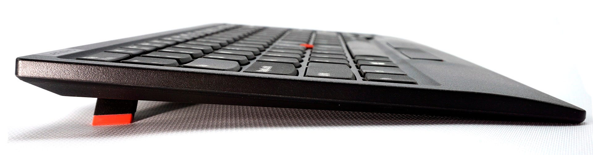 Keyboard ThinkPad dari sisi kiri 