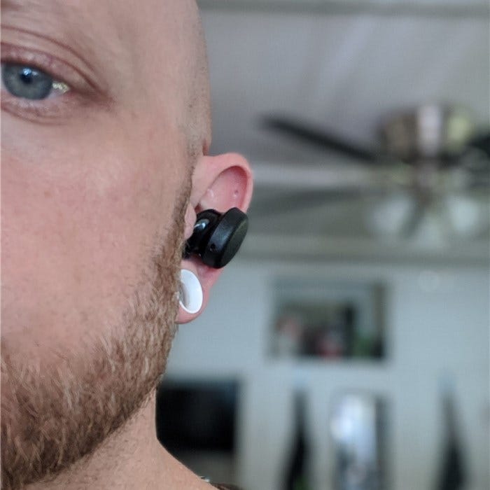 Cho biết khoảng cách mà tai nghe nhét vào tai tôi