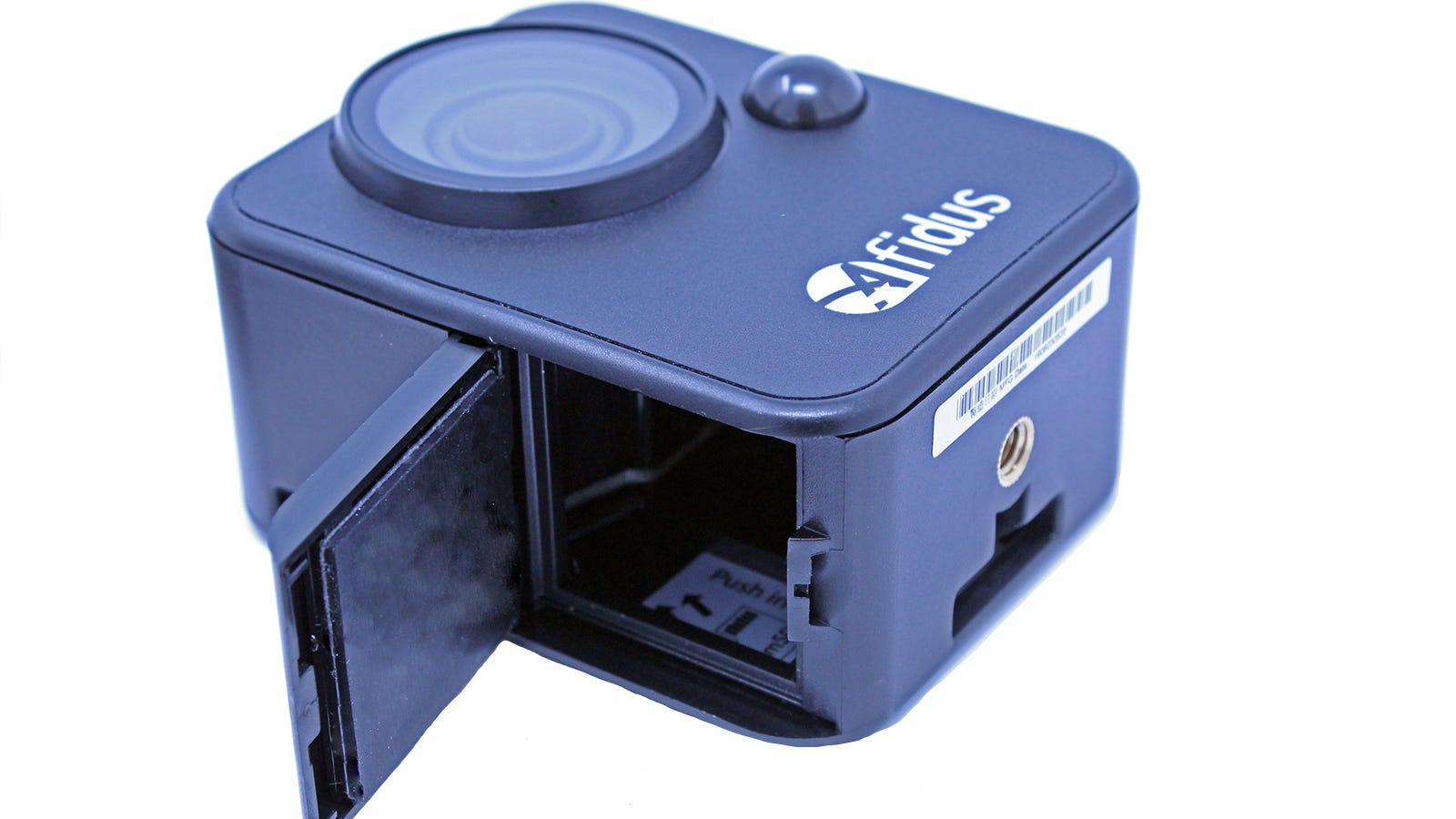 Kamera afidus di samping dengan baterai dilepas, dengan slot kartu microSD.