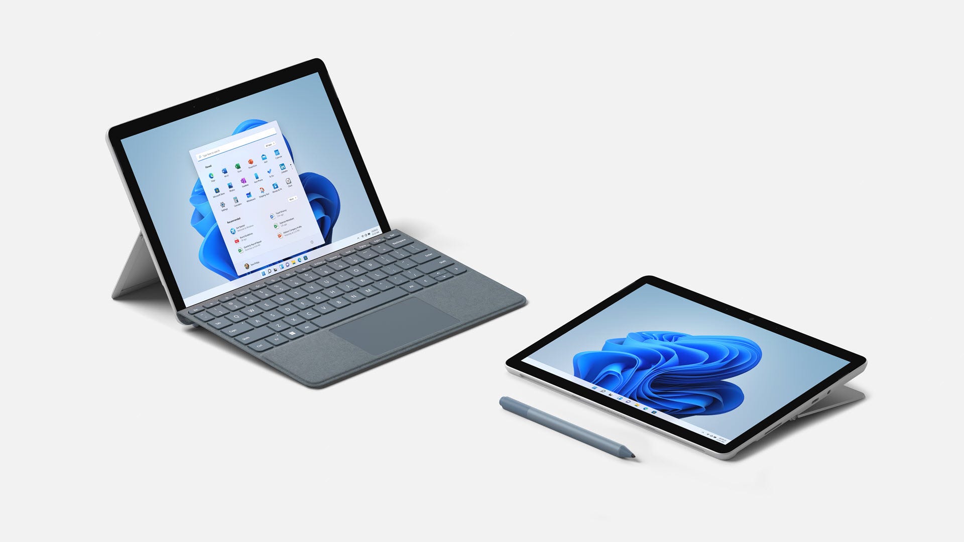 En Surface Go 3 ansluts till tangentbordet.