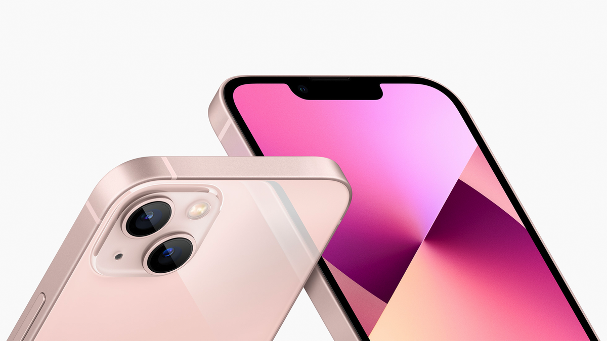 IPhone 13 karang merah muda.