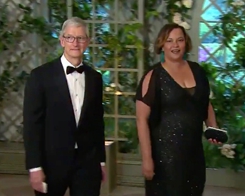 Apple CEO Tim Cook menghadiri makan malam kenegaraan di Gedung Putih