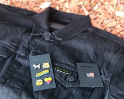 Apple lanserar nya jeansjackor och ikoniska pins för WWDC…