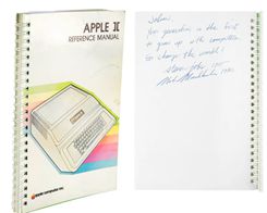 Apple Guide Book II signerad av Steve Jobs säljer för $787 483