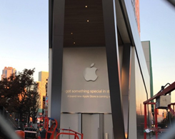 Apple publicerade tydliga logotyper i Apple Store Brookyln