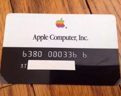 Apples första kreditkort släpptes – 1986