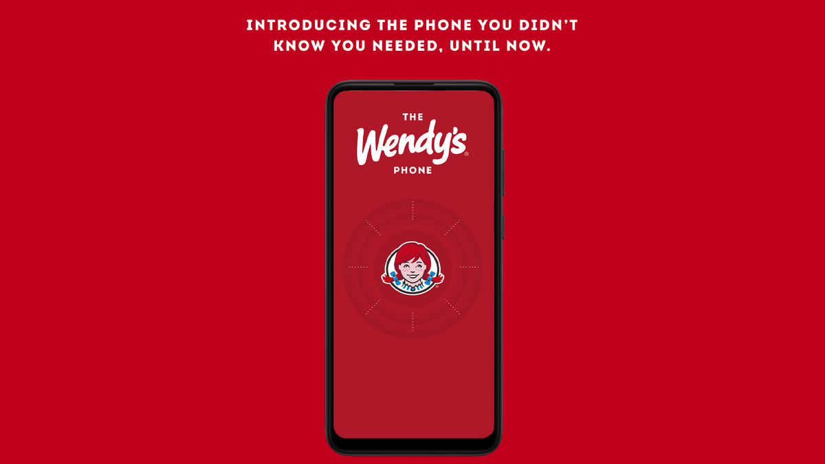 Điện thoại của Wendy có dòng chữ "giới thiệu điện thoại mà bạn không biết là bạn cần, cho đến bây giờ."