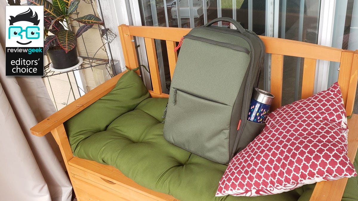 Túi Eco Pro ngồi trên băng ghế ngoài trời của tôi.