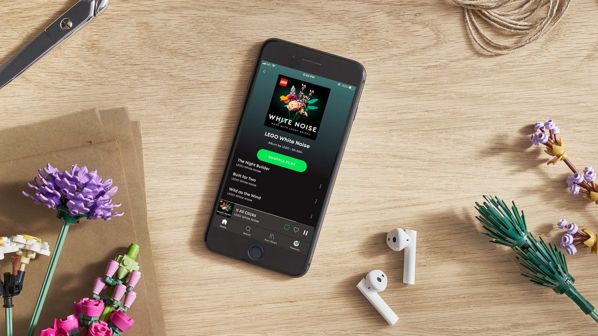 Iphone med Spotify öppnar LEGO White Noise-albumet.