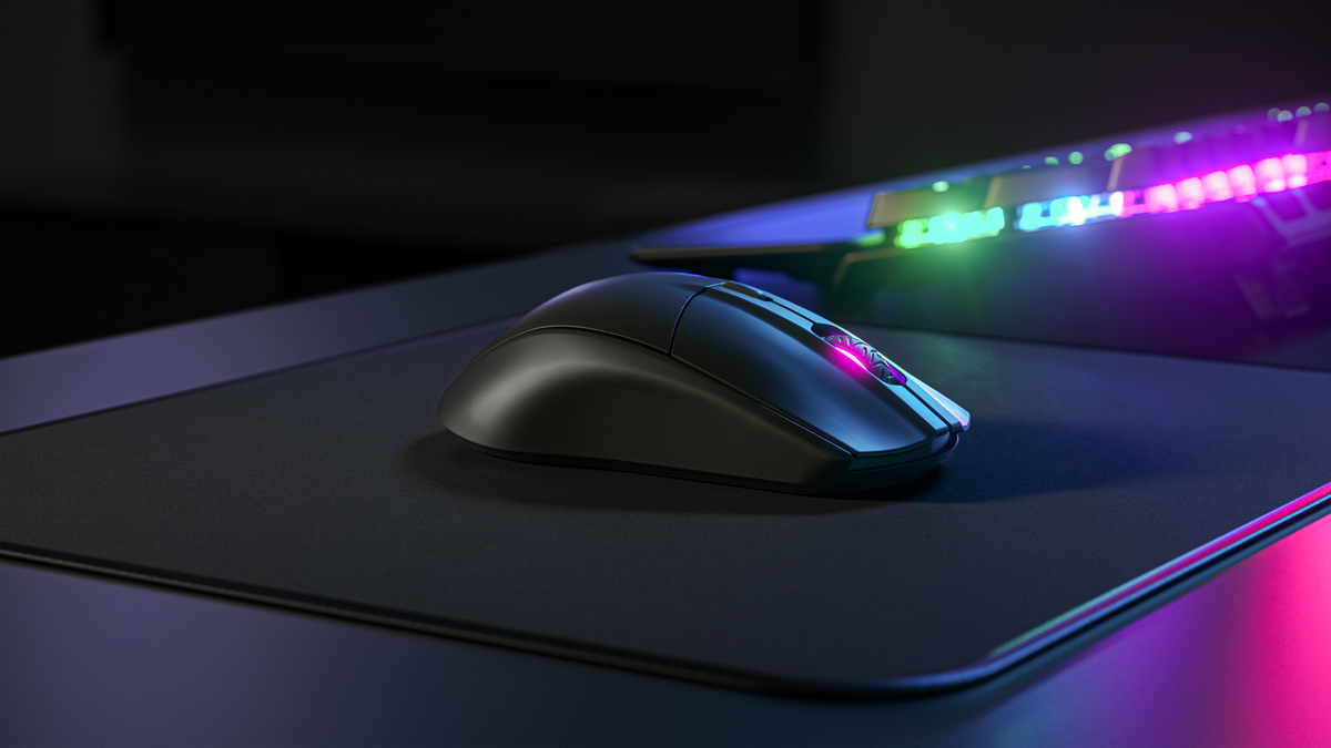 Pesaing SteelSeries 3 Mouse nirkabel pada touchpad hitam dengan neon di latar belakang