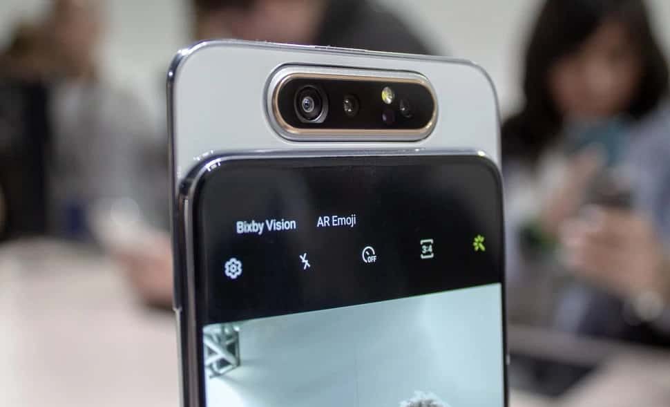 Samsungs stämpel på en ny smartphone com mutera giratória a caminho
