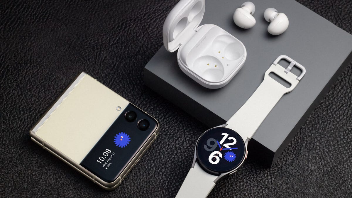 Samsung Flip 3, Watch 4, dan Buds 2