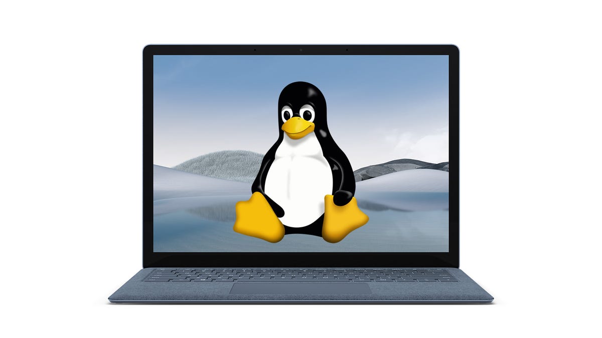 Máy tính xách tay bề mặt 4 với linh vật Linux trên màn hình.