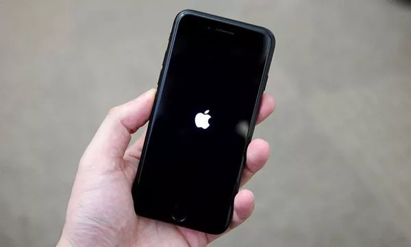 iPhone har fastnat med Apple-logotypen