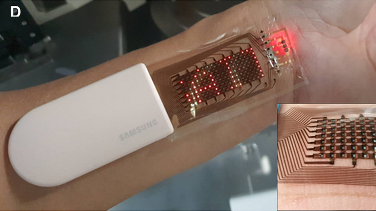 Nguyên mẫu màn hình OLED có thể co giãn của Samsung được sử dụng làm màn hình nhịp tim