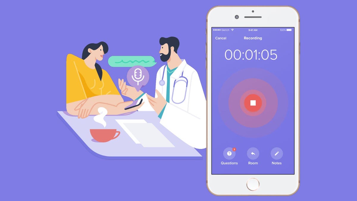 Một người phụ nữ và một bác sĩ nói chuyện, trong khi một ứng dụng ghi lại cuộc trò chuyện.