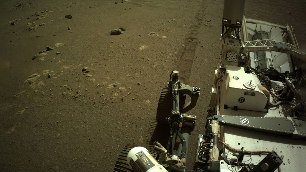 Foto penjelajah Perserverance di Mars.