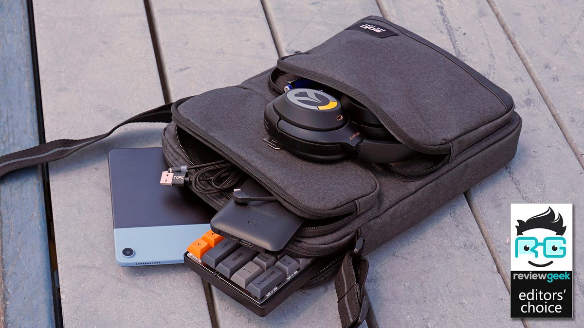 Selempang Tablet Solo Ludlow, penuh dengan peralatan elektronik 
