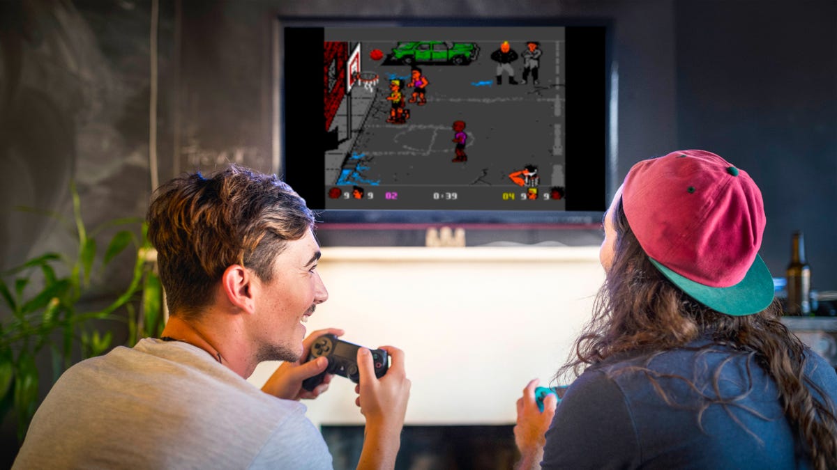 Ett par spelar ett Retro-spel på en Plex-server.