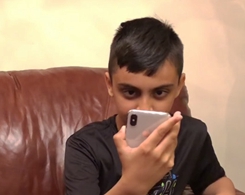 Video visar en 10-årig flicka som låser upp sin mammas iPhone X genom ansiktet…