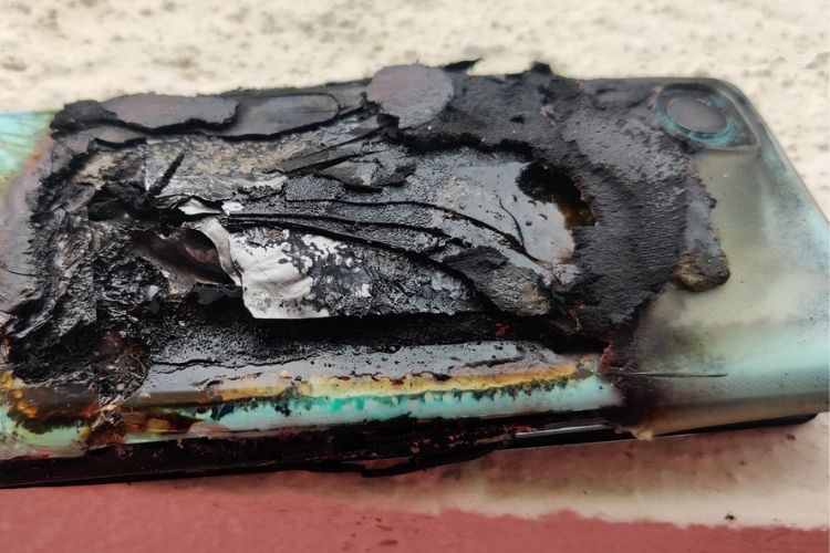 [UPDATE: Official Statement] OnePlus Nord 2-batteriet exploderar när du cyklar