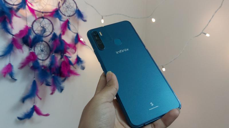 The Infinix S5 lite looks pretty much exactly like its higher variant and you wouldn't be able to tell the difference except for its back as well as with its width.