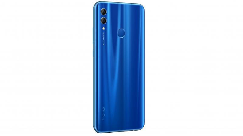 Honor 10 Lite geared with 24MP AI front camera is designed to meet the ever-increasing needs of all smartphone users to take a perfect selfie.
