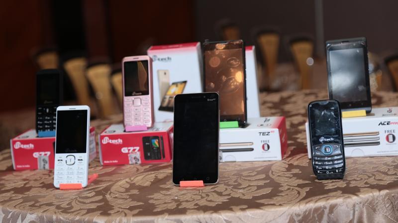 2019 will see the consolidation between smart and feature phones with the increased penetration of 4G services in feature phones. (representative image)