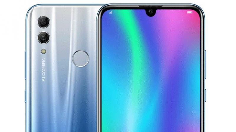 The Honor 10 Lite, powered by its in-house Kirin 710 processor, comes with a 24MP AI selfie camera, which maps each image against 8 scenes such as Sky, Beach, Flower, Plant, Stage, Room, Snow etc) and optimizes the image with AI algorithms.